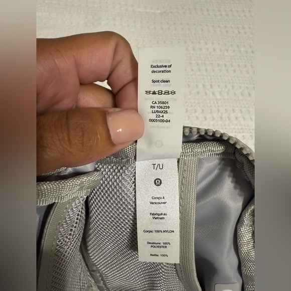 Lululemon Athletica Gray Belt Bag with Adjustable Strap - Picture 7 of 11